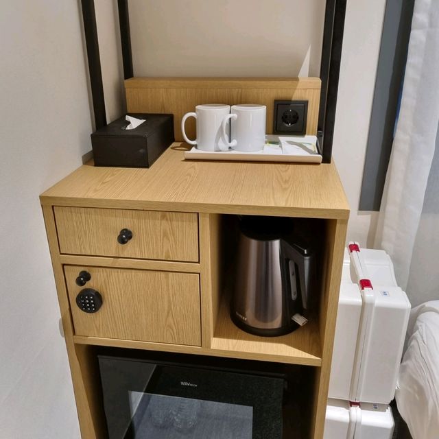 High tech hotel check-in with Robots and Dino