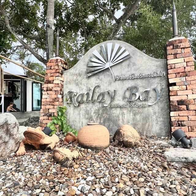 ไปไร่เลย์ ต้องนอนที่ Railay Bay Resort & Spa
