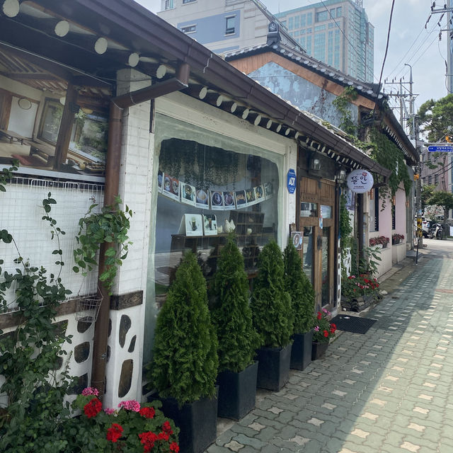 Ikseon-dong, a hidden treasure in Seoul