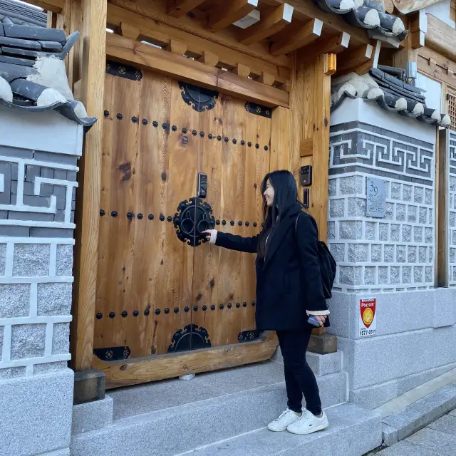 Bukchon Village, Knock knock!!!