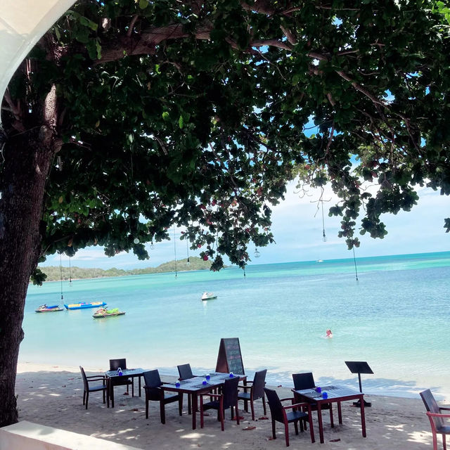 Poolside Grub @ Chura Samui…