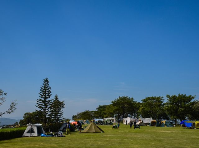 ลานกางแค้มป์ราคาหลักร้อย วิวหลักล้านนน~ 🏕️⛰️