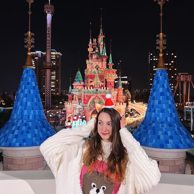Lotte World in Winter: where Christmas dreams come true! 🎄