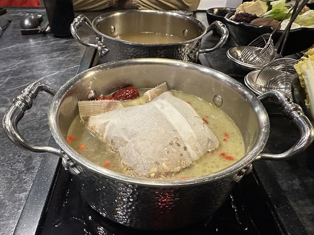 東豐東鍋物：高質感的個人鍋，濃郁的雞湯讓人回味無窮