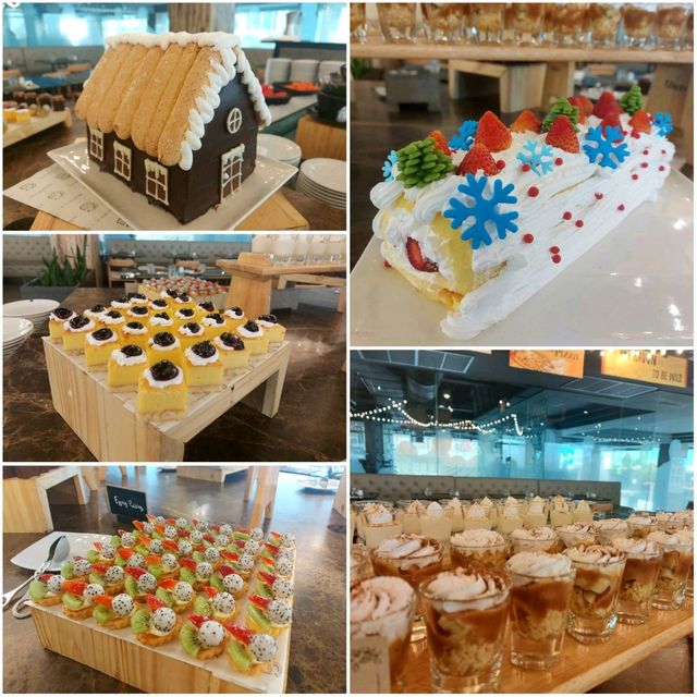 บุฟเฟต์มื้อกลางวันบรรยากาศคริสต์มาส
