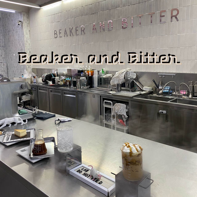 คาเฟ่แนววิทยาศาสตร์ที่ Beaker and Bitter 