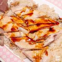 ข้าวมันไก่ให้เยอะคิวยาววววว!