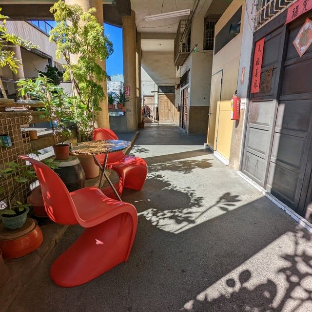 菜市場二樓的神秘小天地，滿滿港式復古風：秘氏咖啡