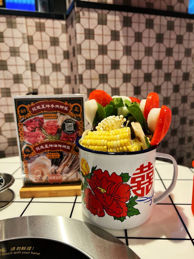 「香港情懷特色雞煲火鍋店，回味無窮！」