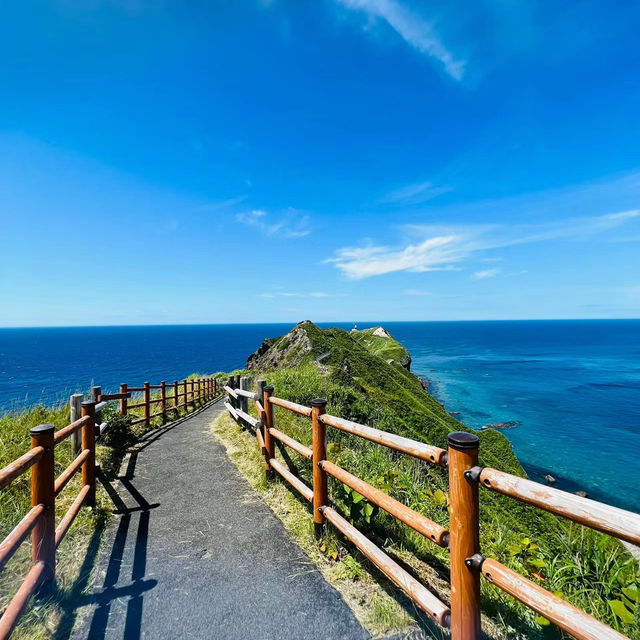 「高雄西子灣」：金沙海灘、夕陽美景，讓您感受大自然的寧靜與美好