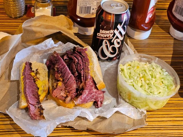 🇨🇦 캐나다 몬트리올 맛집 추천 : 슈왈츠 델리 Schwartz's Deli