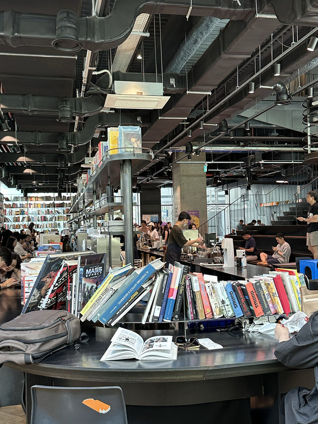 강남의 쾌적한 카페💚 테라로사📚