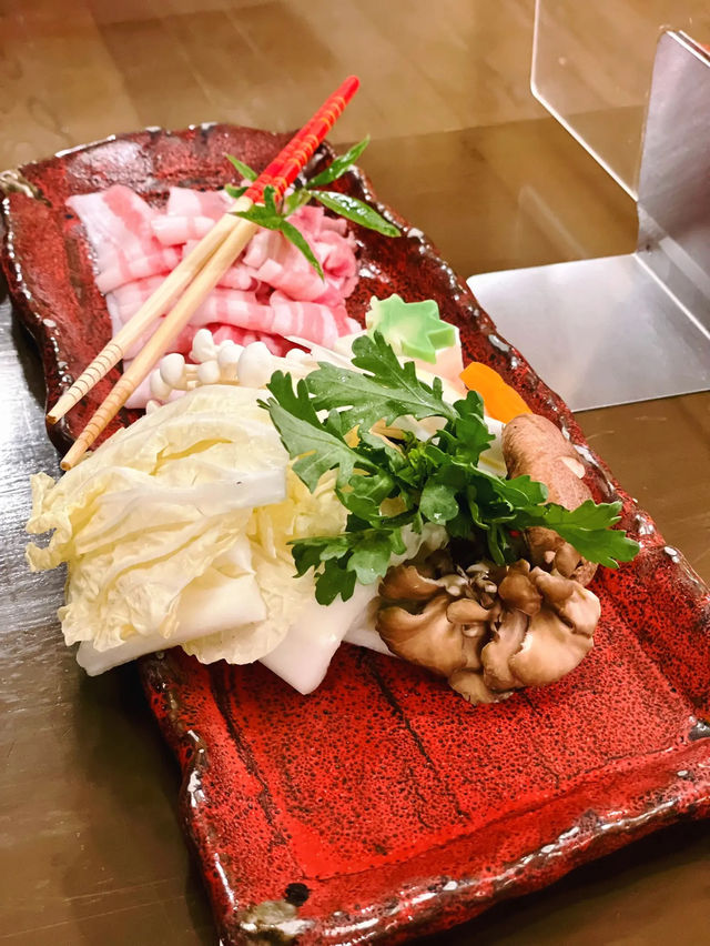 【山中湖】富士山幻の豚肉を使用した絶品しゃぶしゃぶとすき焼き🐷