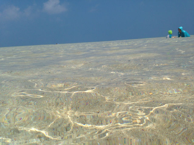 特定の時間のみ海上に現れる幻の砂浜！