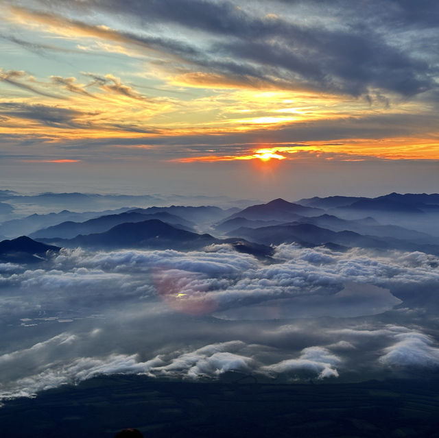 「攀登富士山，觀賞御來光：挑戰與感動的旅程」