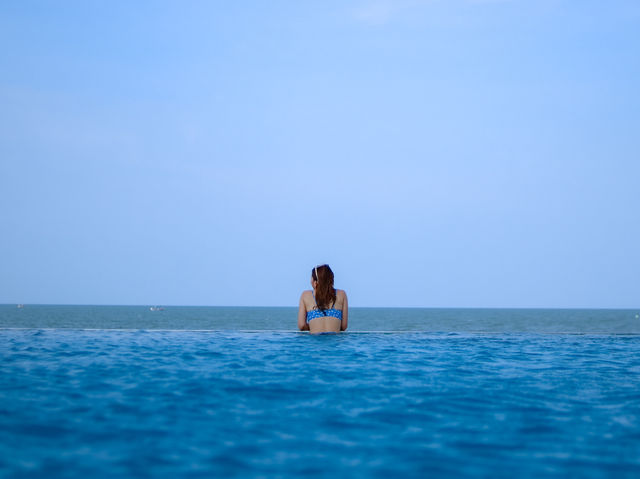 รีวิว The Rock Hua Hin 🌊 (สระว่ายน้ำสวย)