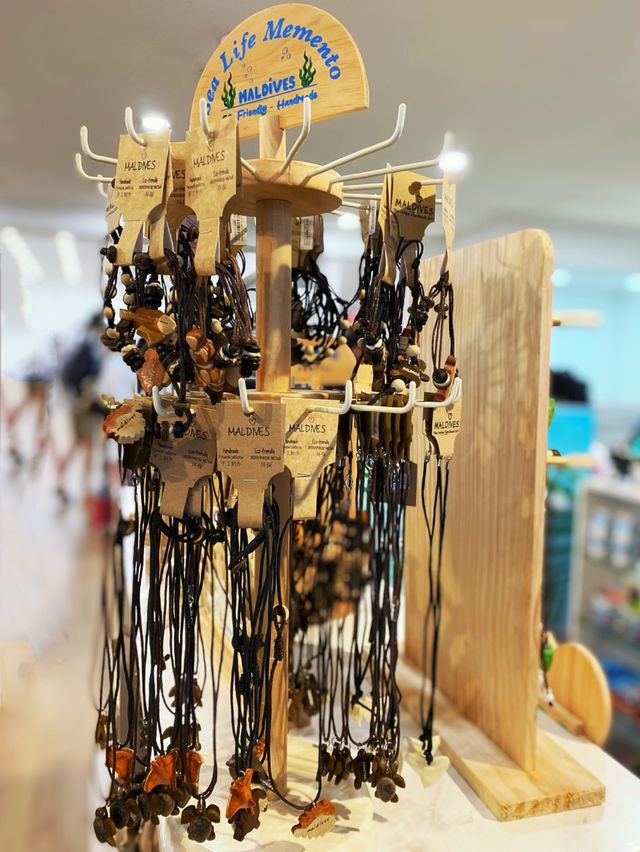 Souvenir time in Malé Airport before you leave ✈️