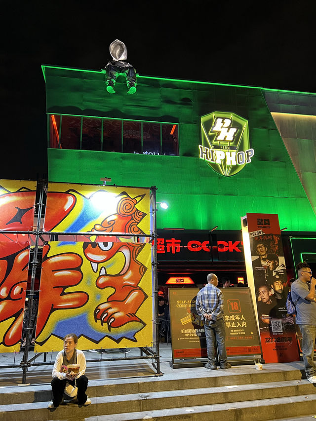 Experience the Nightlife in Chengdu, China 🇨🇳✨