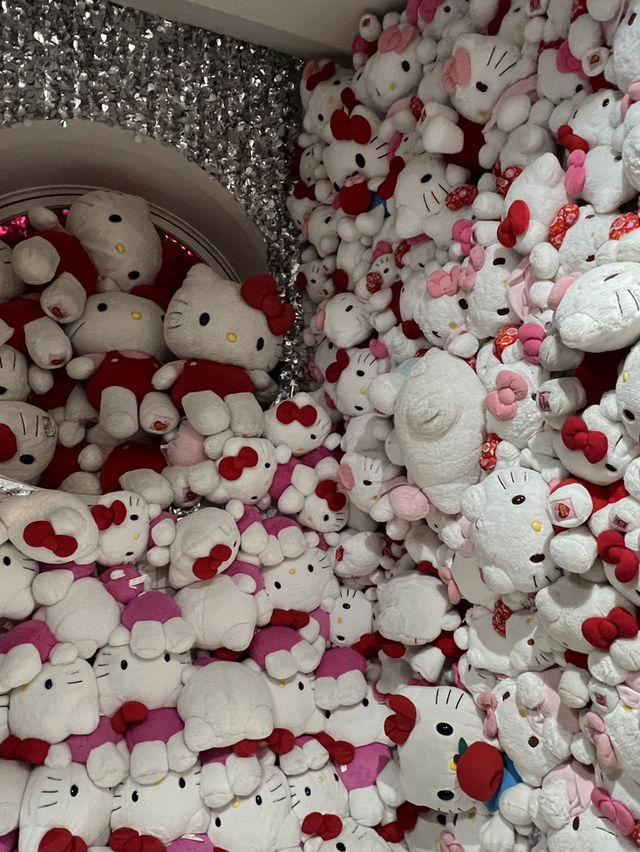 大阪出發一小時車程😍Hello Kitty Smile🤓超大Kitty頭建築