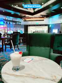 🍸 Cruise Bar