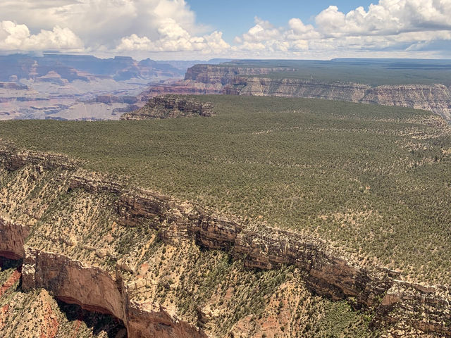 Grand Canyon National Park Adventure: Helicopter Tour and Thrilling Cliffside Views