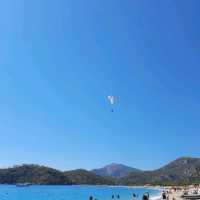 土耳其Oludeniz Beach死海海灘：藍寶石海水，天堂般的景色