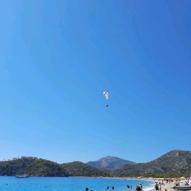 土耳其Oludeniz Beach死海海灘：藍寶石海水，天堂般的景色
