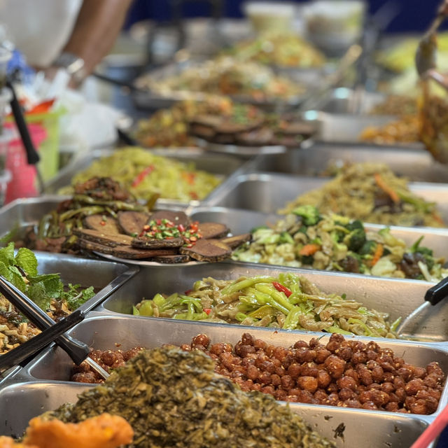 อิ่มบุญและอิ่มท้อง กับ ตลาดยิ่งเจริญสะพานใหม่