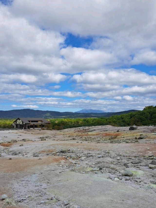 【硫黄山:北海道弟子屈町】日本で一番硫黄の噴出口まで近づける場所♪