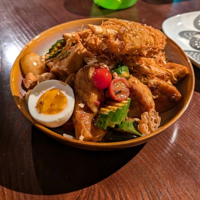 「華山町 餐酒館」藝文特區旁的時尚驛站