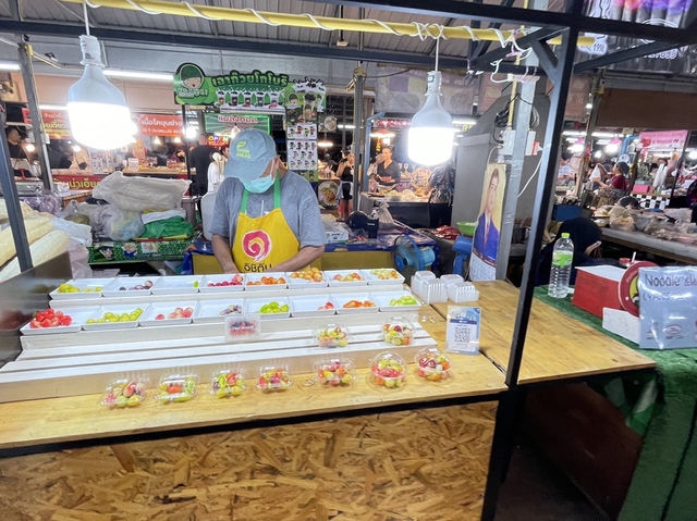 泰國普吉 體驗普吉當地煙火氣 Naka Weekend Market ตลาดท้ายรถนาคา