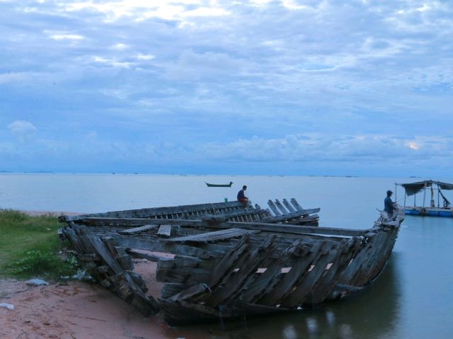 หาดลับนาเกลือ ชมเรือเก่า