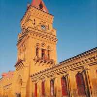 EXPERIENCING THE EMPRESS MARKET.