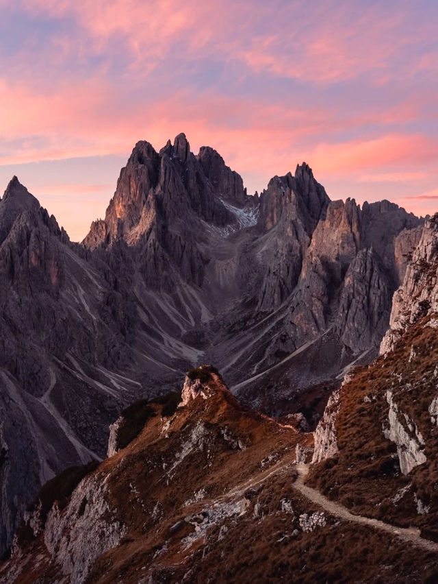 Peaks and Panoramas: A Hike in the Dolomites