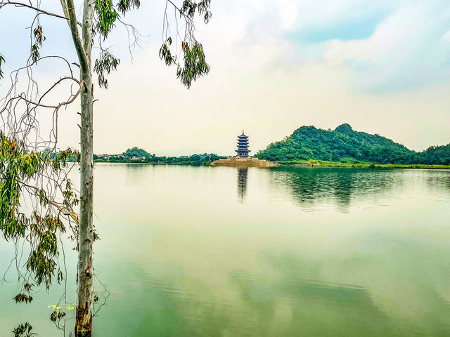 바이딘 사원 인근..Hồ Đàm Thị