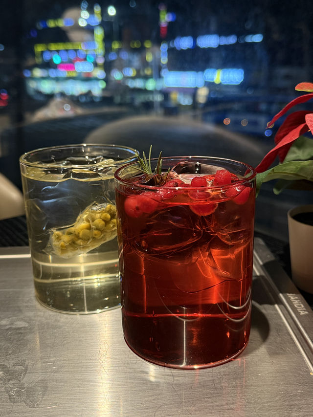 와인도 마실 수 있는 신당역 감성카페 어반디아🍷