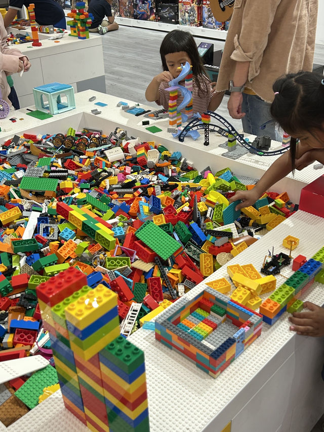 จะวัยไหนก็ยังรัก Lego 🩷 @One Bangkok