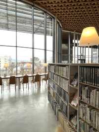 岐阜に来たらここ！スタバのある日本一美しい図書館