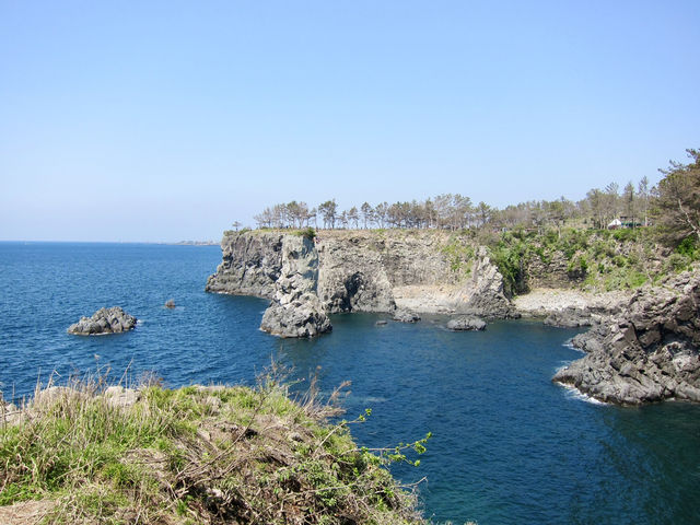 Jeju’s lone guardian of the sea: Oedolgae Rock