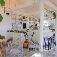 Makok House Cafe & Bar