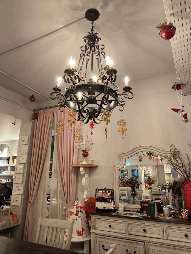 A Cozy Solo Travel Café Experience