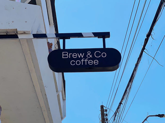 Brew & Co. คาเฟ่อุบล