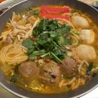 大碗足料酸辣小鍋米線🍜