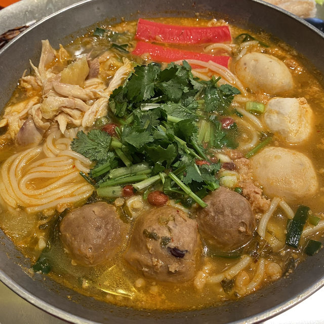 大碗足料酸辣小鍋米線🍜