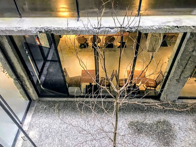 植光花園酒店，宛如廢墟斷垣裏、綠蕨滿室的設計旅店