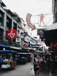 🛍️ **【芭堤雅逛街攻略：海濱城市的購物天堂】** 🌴  