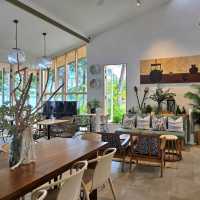 The PlayYard Cafe ฮีลอกฮีลใจ วันสบายๆริมทะเลภูเก็ต