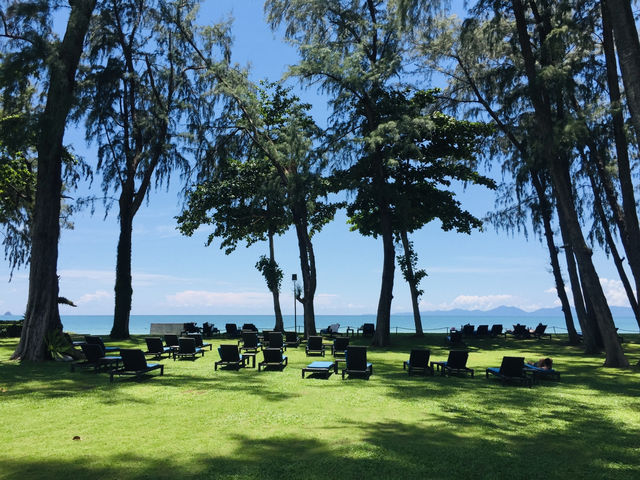 Dusit Thani Krabi Beach Resort ที่พักหรู ติดทะเล