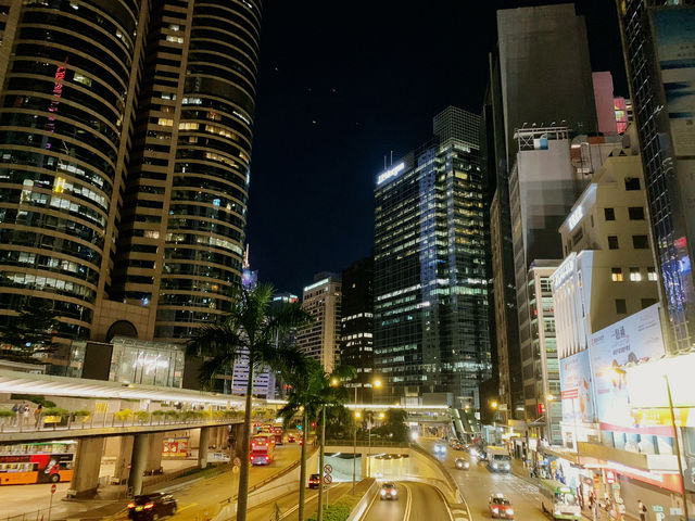 Central Hong Kong: A Night of Contrasts and Neon Glow 🌃✨