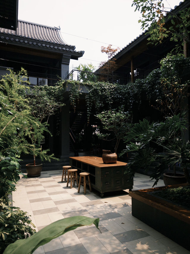 Kalm Village: 清邁古城區中的寶藏